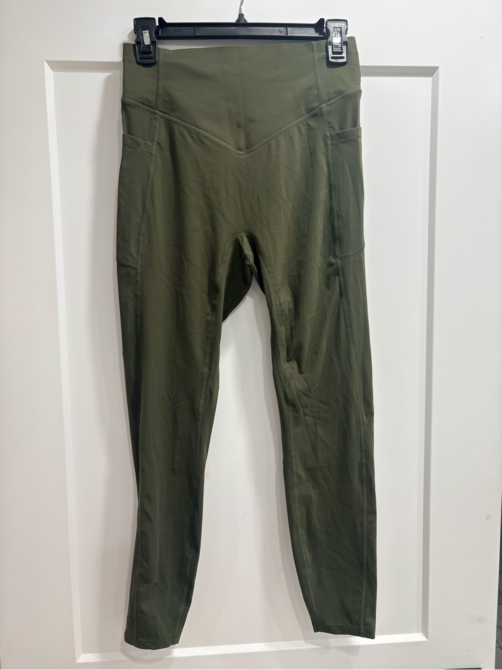 HALARA Olive Green High-Waist Leggings with V-Front Waist